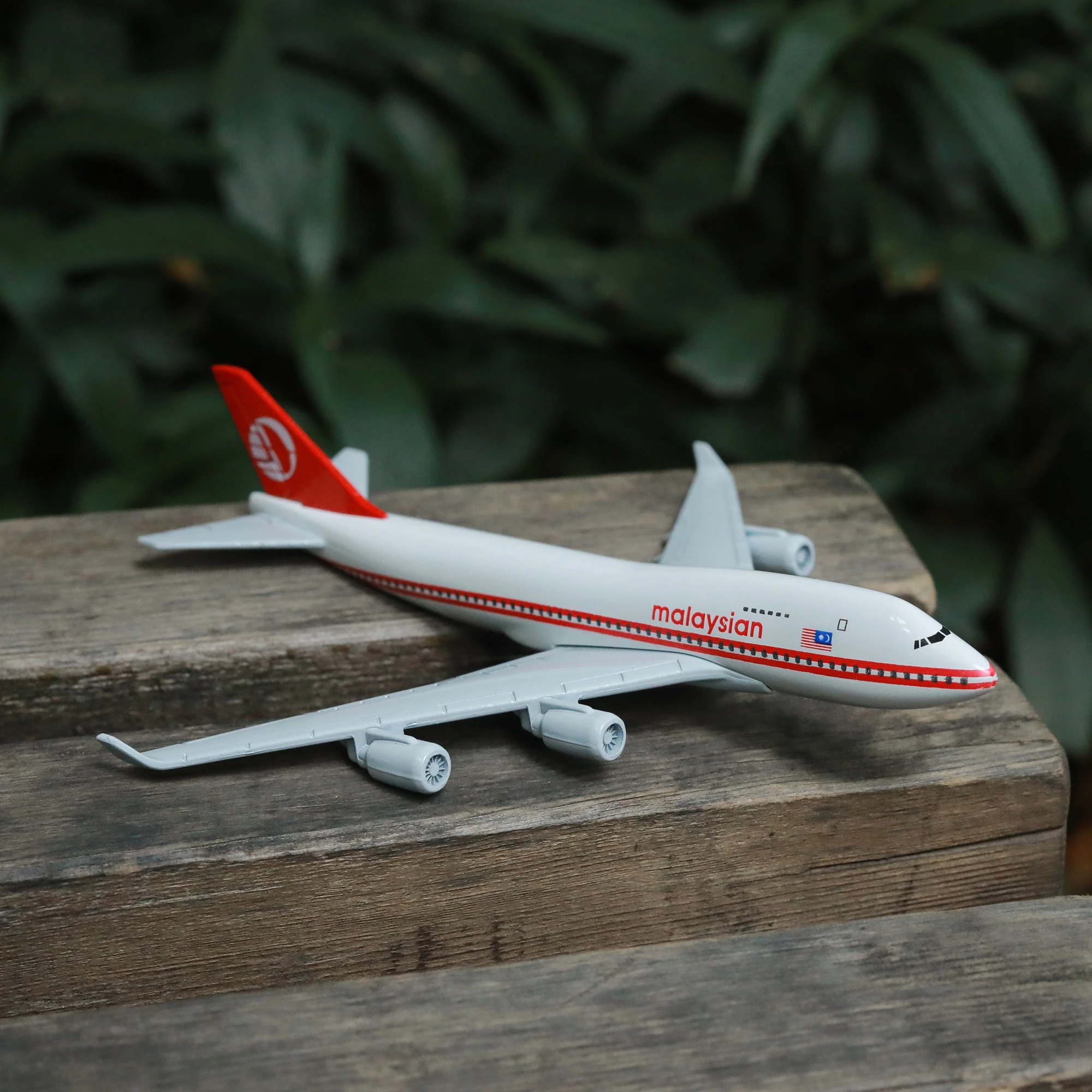 

malaysia Red B747 Aircraft Model 6" Metal Airplane Diecast Mini Moto Collection Eduactional Toys for Children