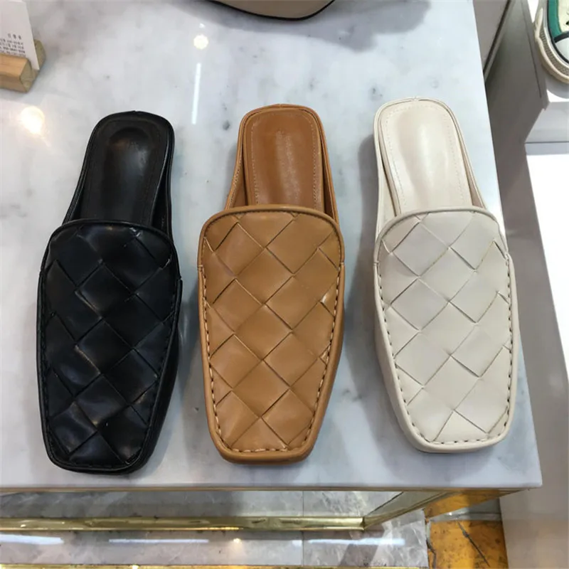 Женские модельные кожаные шлепанцы лоферы с квадратным закрытым носком на