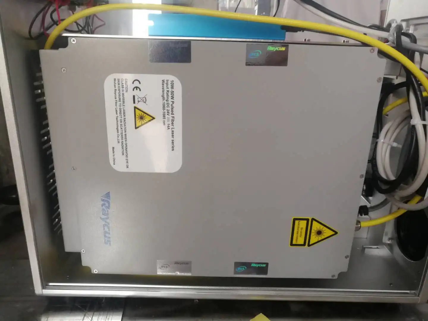 Оптоволоконная лазерная маркировочная машина 20 Вт/30 Вт/50 Вт металлический гравер