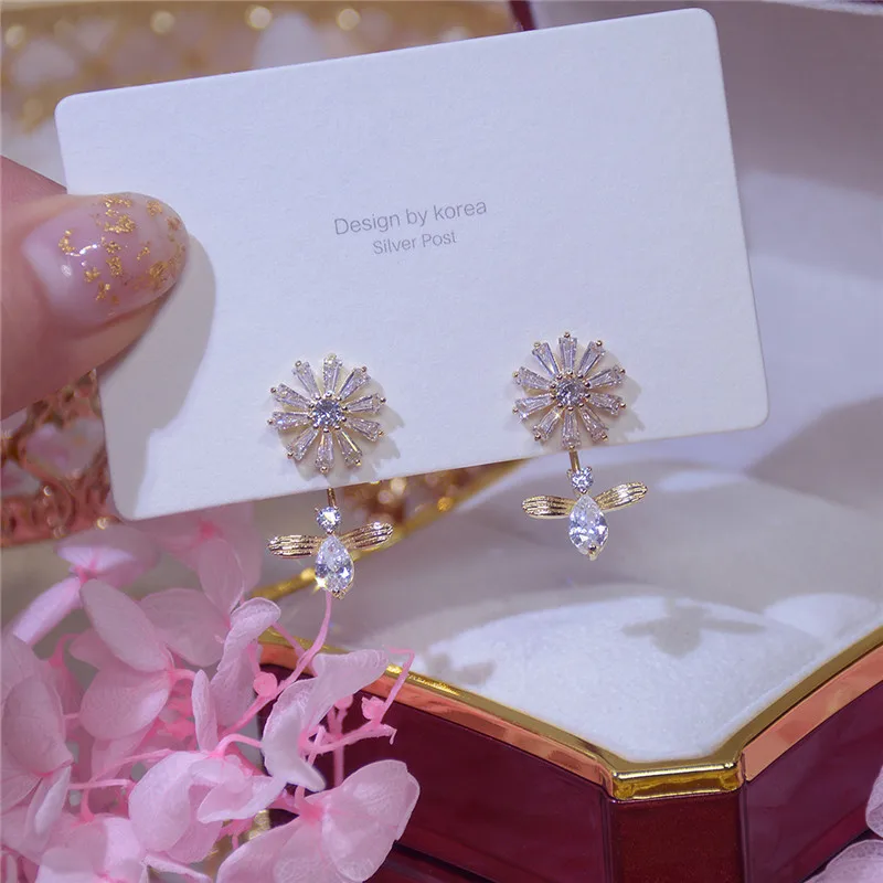 

Ins Hot Sale Luxury 14K Real Gold Small Bee Hanging Behind The Flower Stud Earrings for Women Cubic Zircon ZC Earrings