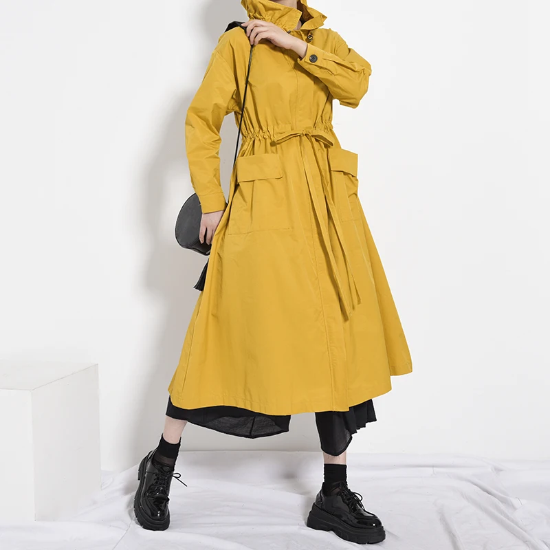 

[EAM] Women yellow drawstring big size long Trench New stand collar Long Sleeve Loose Fit Windbreaker Fashion Spring 2021 JO404