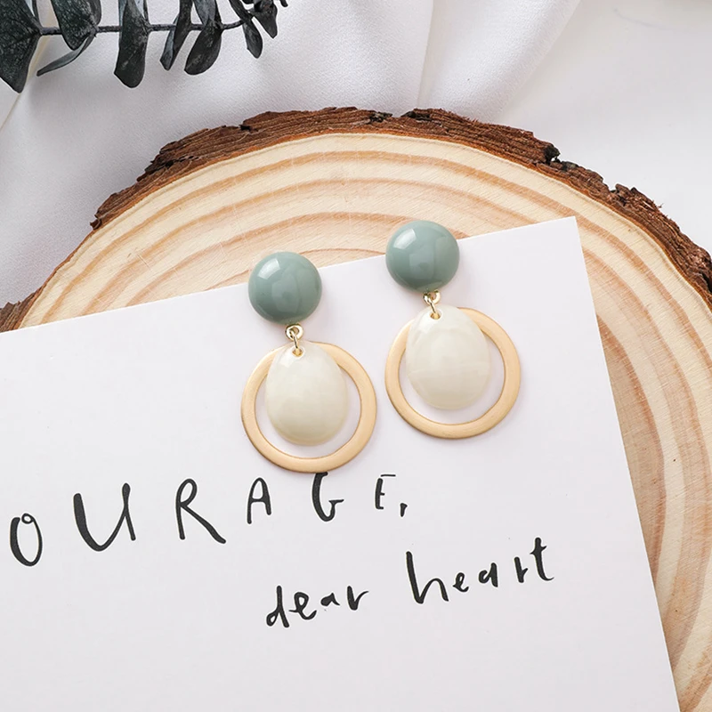 Серьги-подвески из акрила ярких цветов с камнями 2019 |