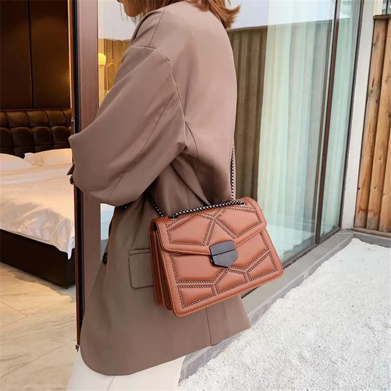 Волшебная рыба заклепки цепь маленькие сумки через плечо для женщин 2020 сумка