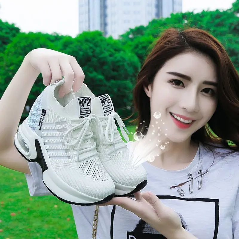 Кроссовки женские блестящие спортивная обувь для отдыха на платформе весна