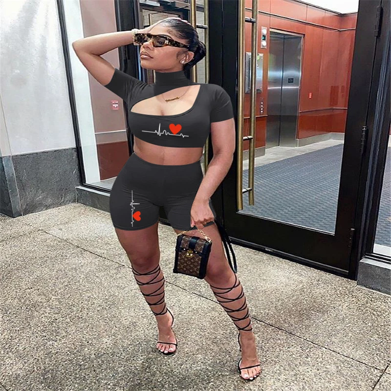 

Летний женский комплект одежды, короткий топ с коротким рукавом и высоким воротником, шорты с высокой талией, однотонный Повседневный женск...