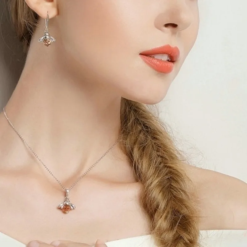 

200 PCS Women Fashion Cute Queen Bee Animal Crystal Pendant Necklace CZ Charm Bridal Engagement Wedding Jewelry Gift