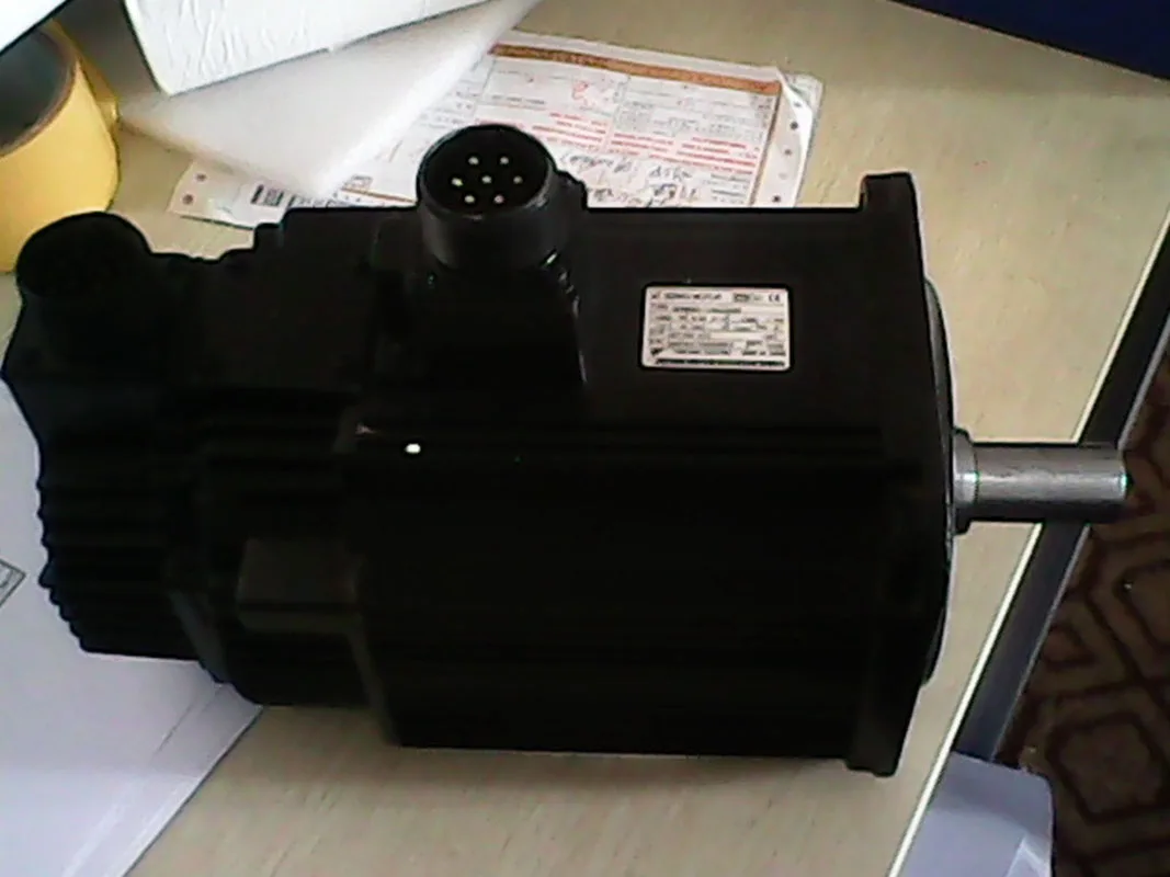 Yaskawa Электрический SGMDH-12A2A-YRA1 AC Servo Мотор используемый в хорошем состоянии |