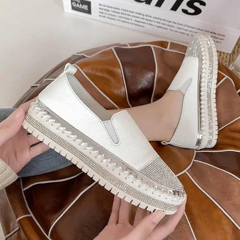 Женские кожаные лоферы стразы на плоской подошве весенняя женская обувь женские