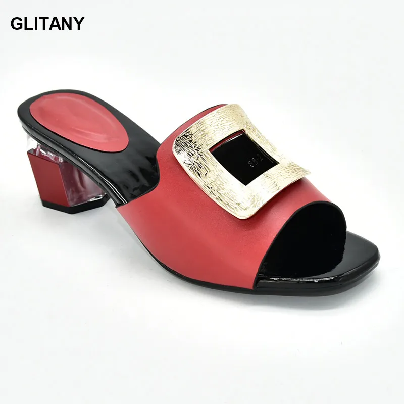 Новинка Свадебные туфли Красного цвета для женщин Милый стиль королевской