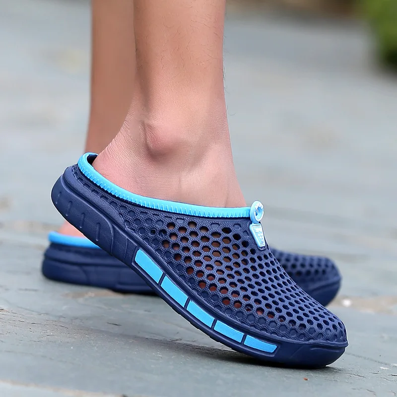

2021 summer New Flat Thick bottom Hole shoes men outdoor chic Slip on Sandy beach men Sandals fashion Non-slip slippers for male