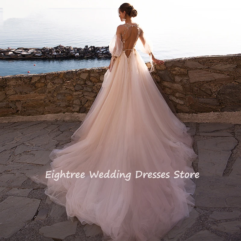 Платье свадебное кружевное с цветочной аппликацией рукавом 3/4 и открытой спиной |