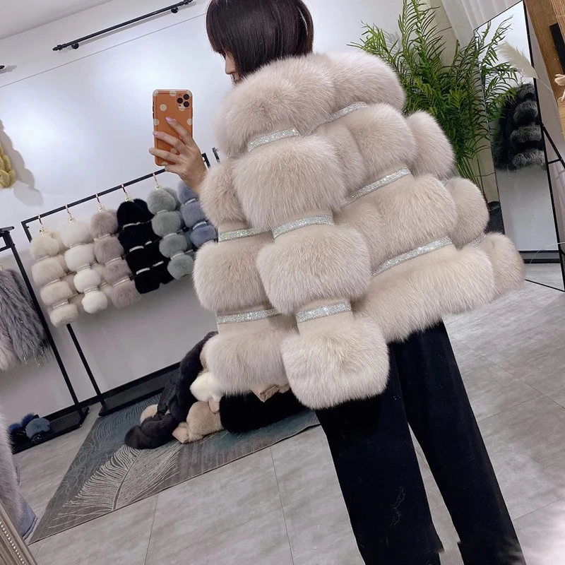 Женское пальто из натурального Лисьего меха зимнее толстое с украшением страз и