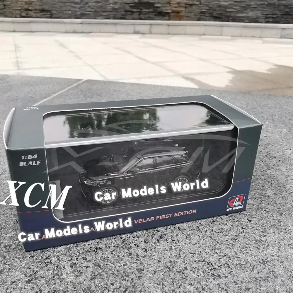 Модель литая автомобиля для моделей LCD Velar 1:64 (черный) + небольшой