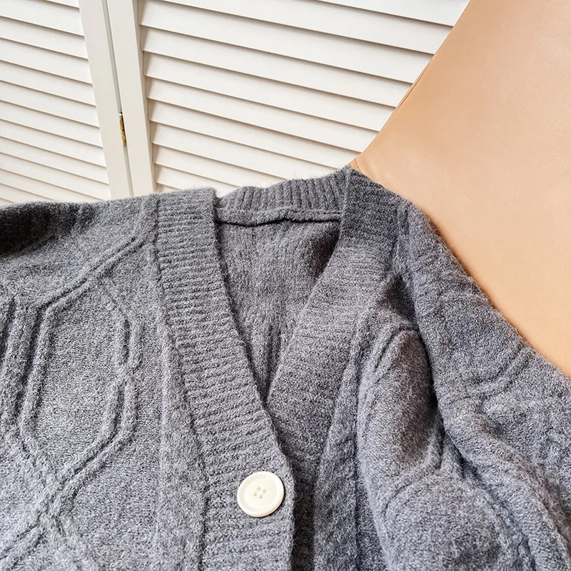 

2020 Women Autumn V-Neck Sweater Long Sleeve Knitted Women Warm Sweater Poncho Winter Casual Women Cardigans Pull Femme