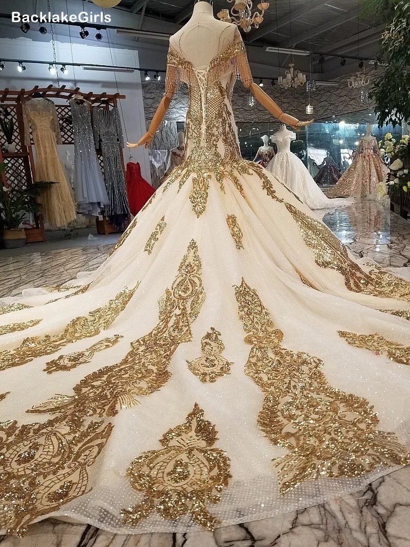 Золотое торжественное вечернее платье с короткими рукавами бусинами круглым