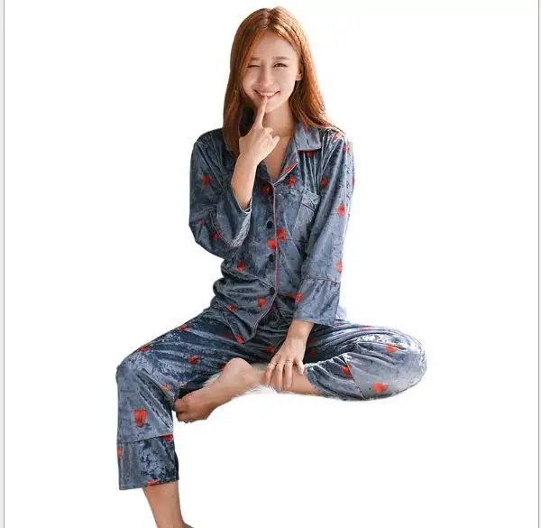 

Free shipping.Brand new style quality women pajamas set.fashion soft fleece comfortable home clothing.winter thick sleepwear