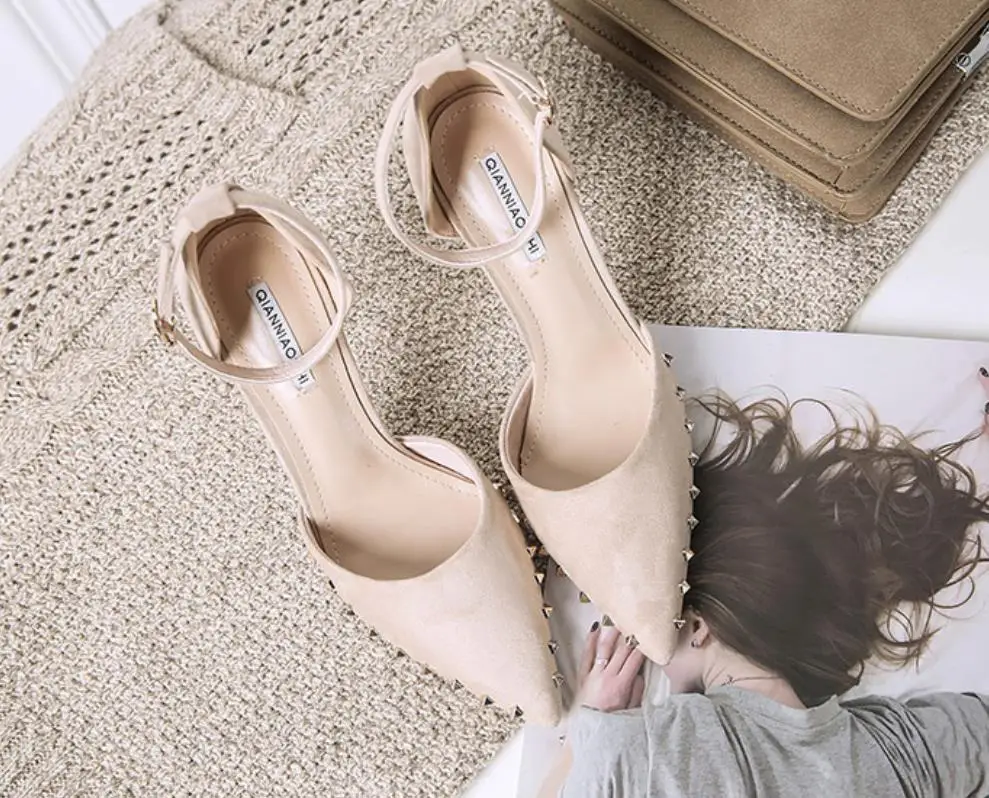 For spring and fall 2019 the new style will come with sharp toes a stylish rivet | Обувь