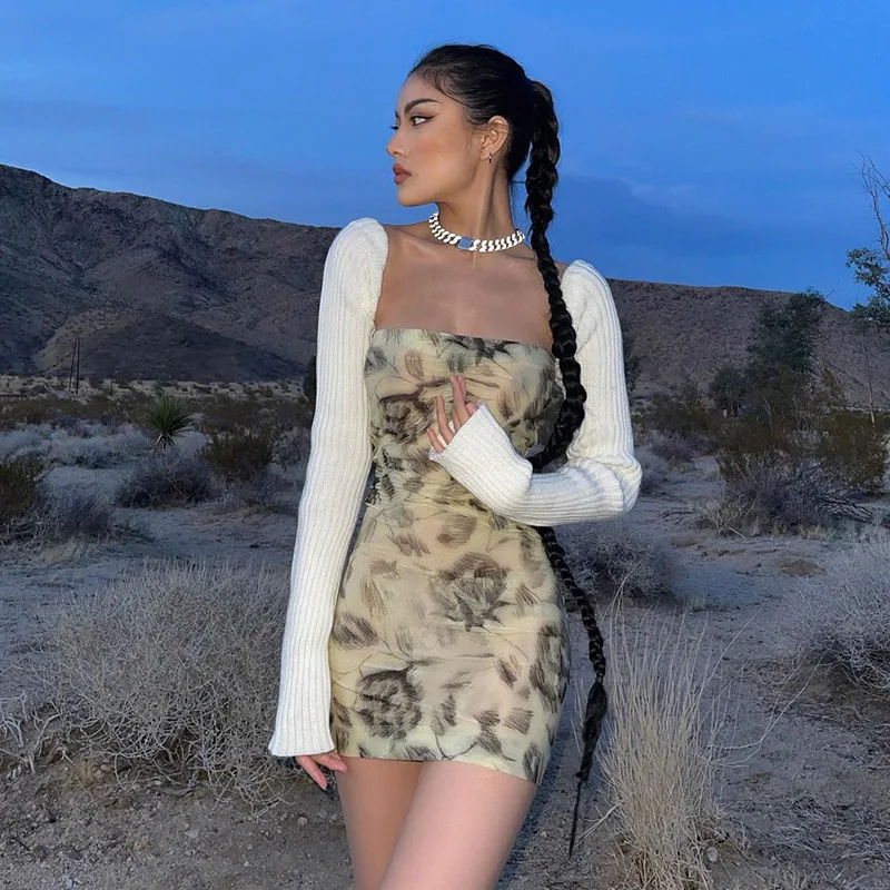 

Женское мини-платье с длинным рукавом и цветочным принтом