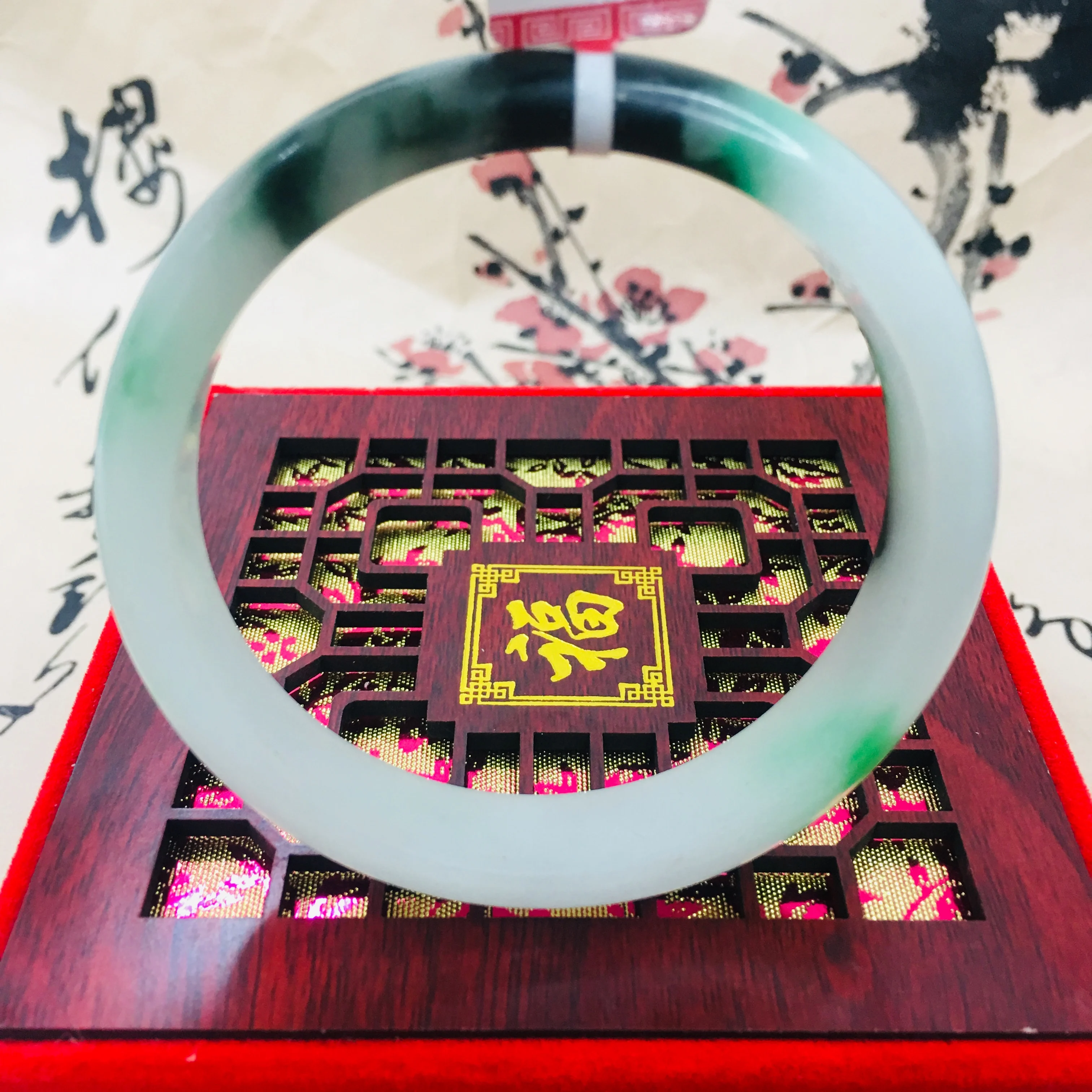 Браслет Zheru из натурального жадеита натуральный белый + зеленый светильник