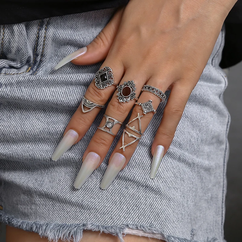 

Medieval Vintage Black Stone Knuckle Ring Set Geometric Carving Triangle Stackable Rings for Women Girl Knuckle Jewelry 8Pcs