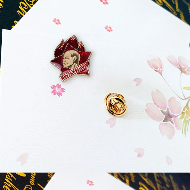 Лацкан Владимир Ленин на Красной звезде всегда готовая брошь советская