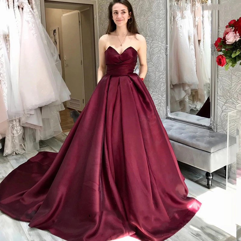 

2021 Simple Burgundy Satin Sweetheart Strapless Long Evening Dresses A line Court Train Arabic Special Occasion Prom Party Dress