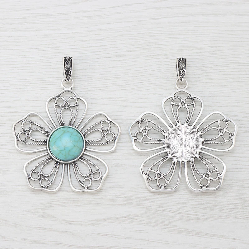 Подвеска из тибетского серебра с крупными филигранными цветами и искусственным