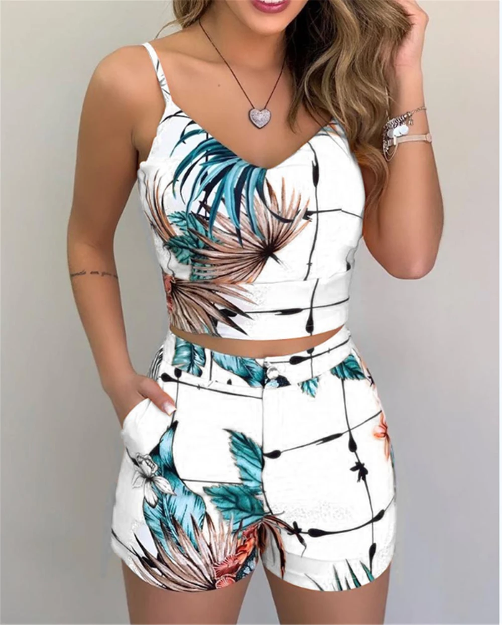 

Fashion Women Shorts Suits 2Pieces Sets Summer Office Lady Floral Strap Tank Crop Top+High Waist Button Shorts Female Outfits
