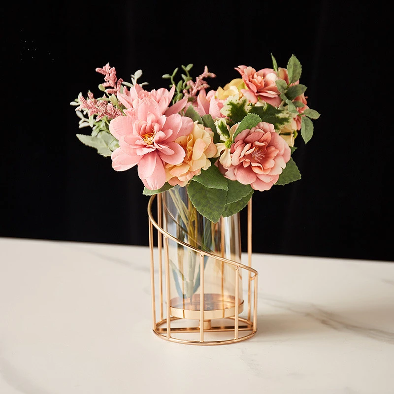 

Golden Iron Candle Holder European geometric Candlestick Romantic Crystal Candle Cup Home Decoration Table Decoration