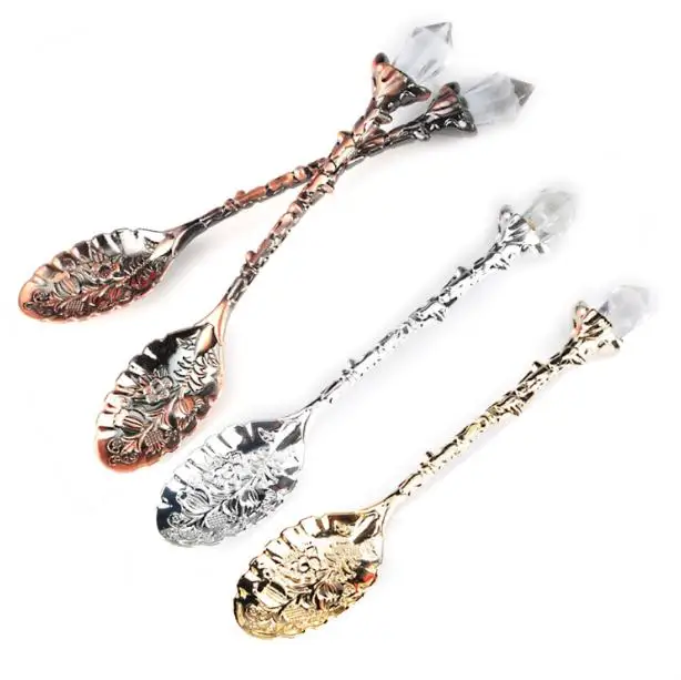 

Vintage Royal Style Metal Carved Coffee Spoons Forks With Crystal Head Kitchen Fruit Prikkers Dessert Ice-cream Scoop Wholesale