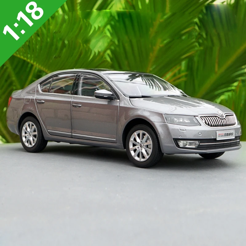 

1:18 Skoda OCTAVIA модель автомобиля из сплава статическая металлическая модель автомобиля Оригинальная коробка для подарков коллекция