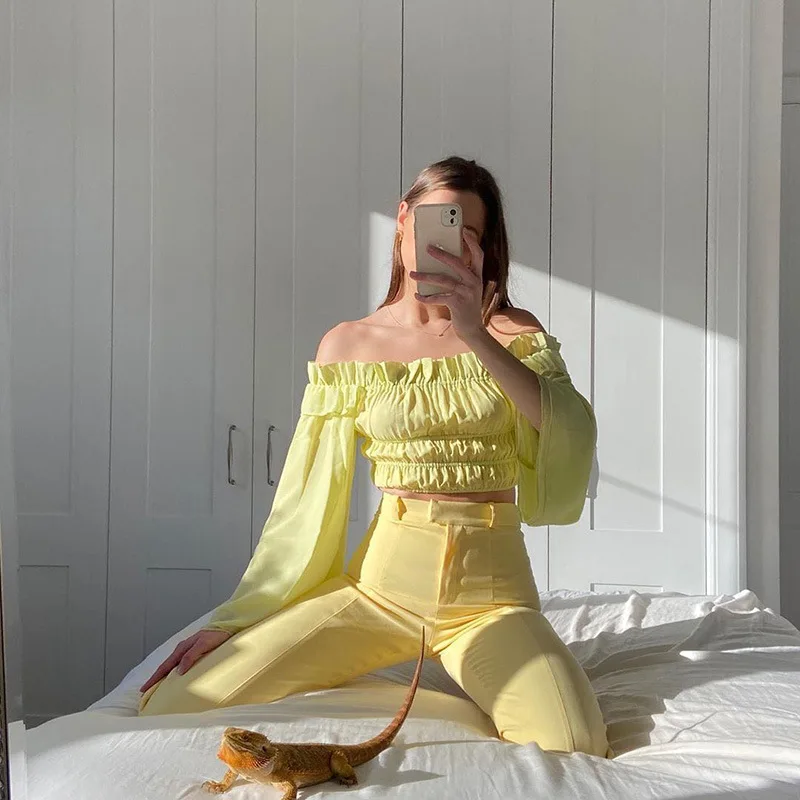 

2021 Women Spring and Autumn Sexy Temperament Women's Fashion Yellow One-word Shoulder Folds Ruffled Cropped Tops
