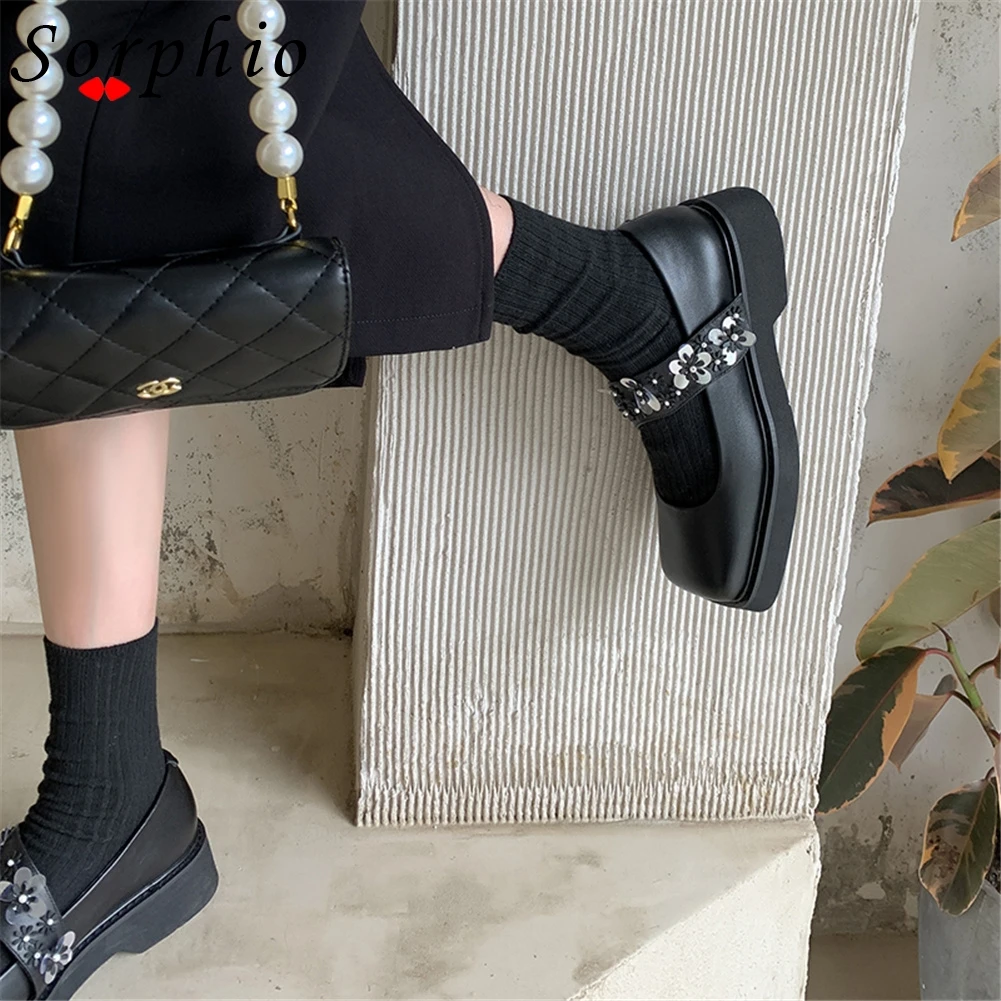 

Женские туфли-лодочки из натуральной кожи, с цветами