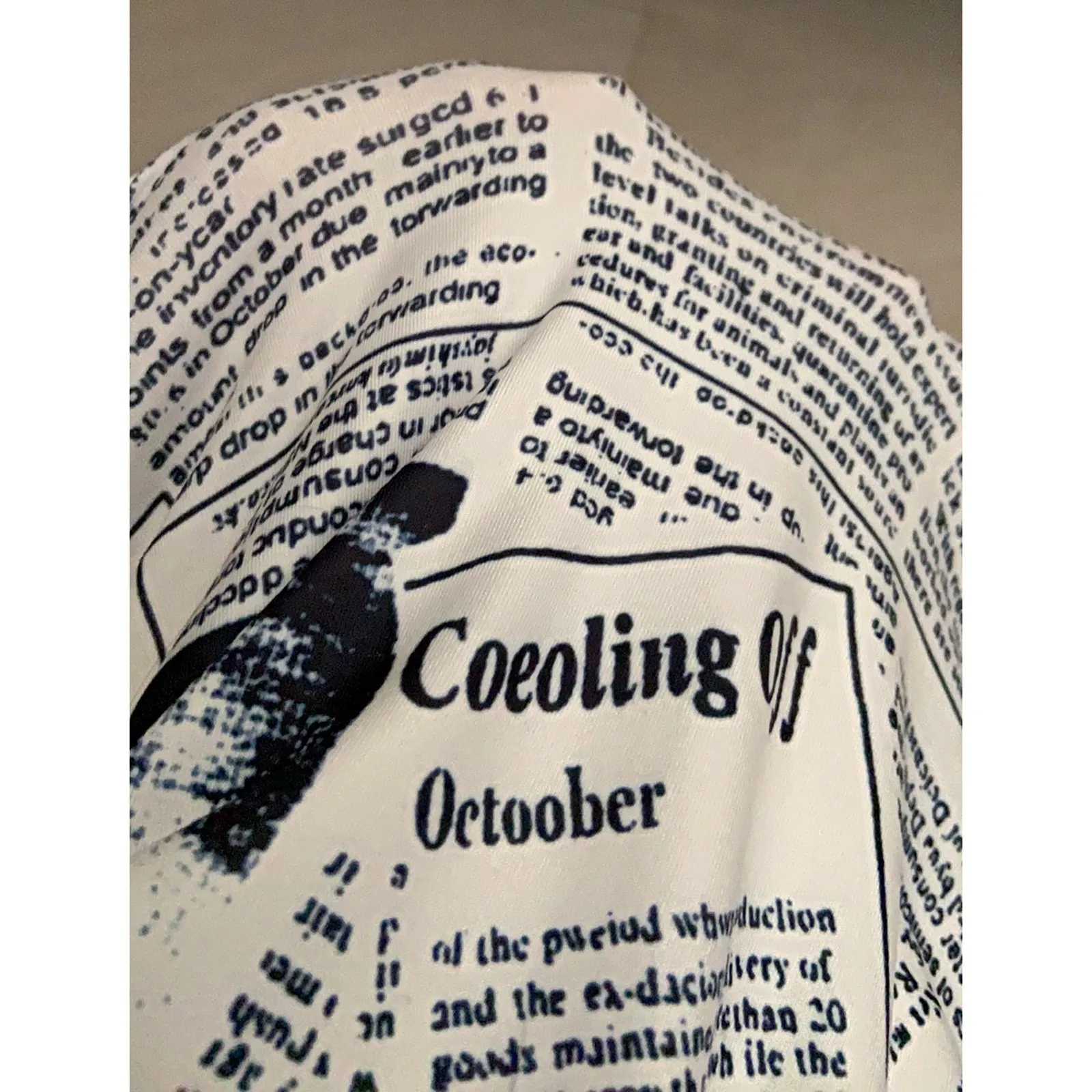 Женская модная футболка с принтом газетных персонажей и круглым вырезом удобный