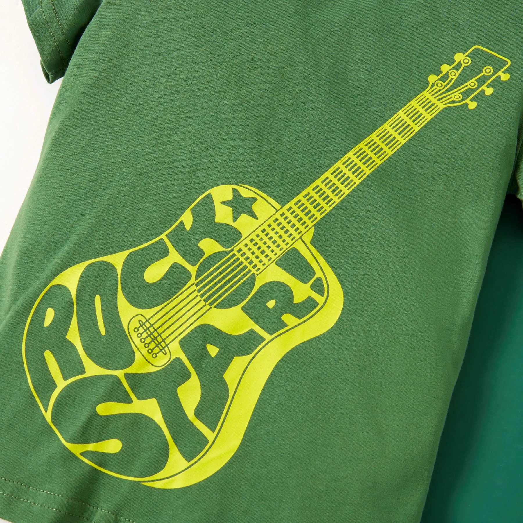 

PatPat 2021 New Arrival Summer Toddler Boy Guitar Print Tee and Shorts Set