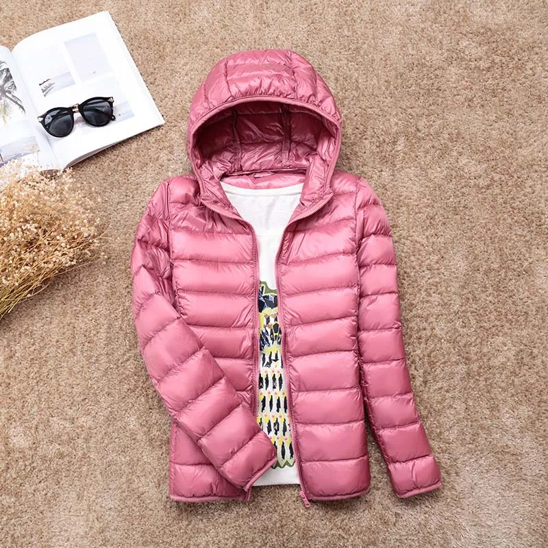 Женская куртка-бомбер на утином пуху теплая тонкая с капюшоном сумкой 2019 Пух