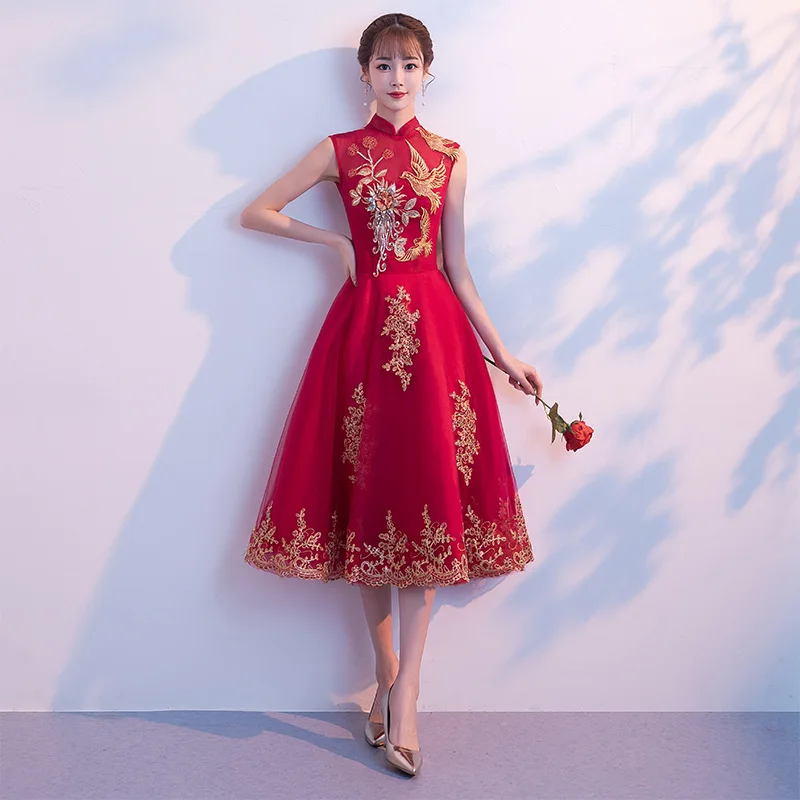 

Темно-красного цвета с вышивкой короткие вечерние платье для свадьбы или торжественного случая, Украшенные невесты в китайском стиле с вор...