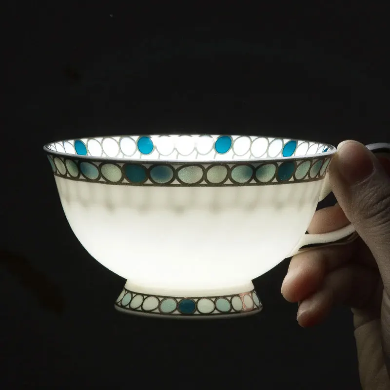 

Kitchen,Dining & Bar