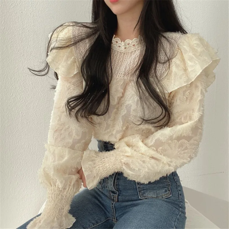 

RUGOD 2021 spring chain link fabric round neck temperament gentle lace stitching female top