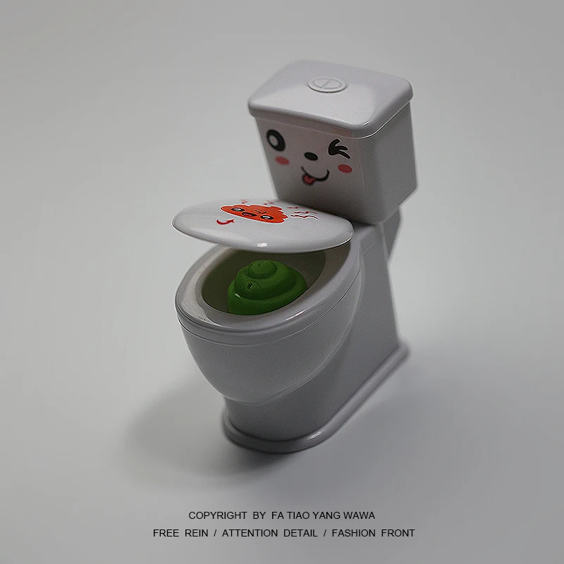 

Bored open spray a face of water! Poo toilet