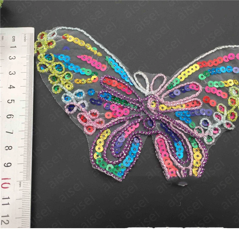 Нашивка из ткани с блестками вышитая бабочка образец изготовление на заказ