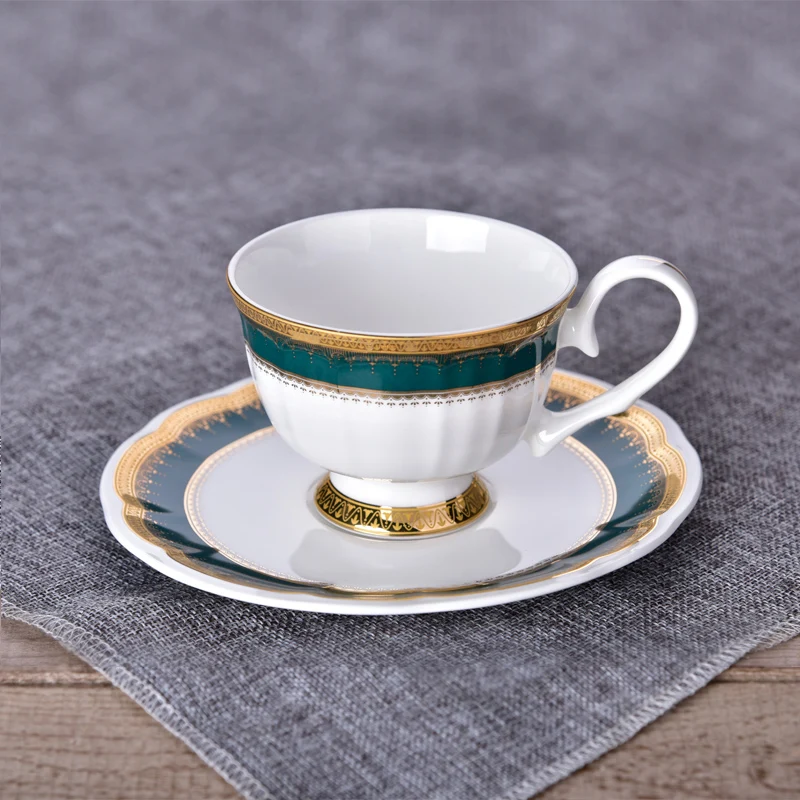 

European Ceramic Tea Cup Set Saucers Porcelain Royal Modern Coffee Cup Set Gold Rim Luxury Fancy Tea Xicara Drinkware EB50BD