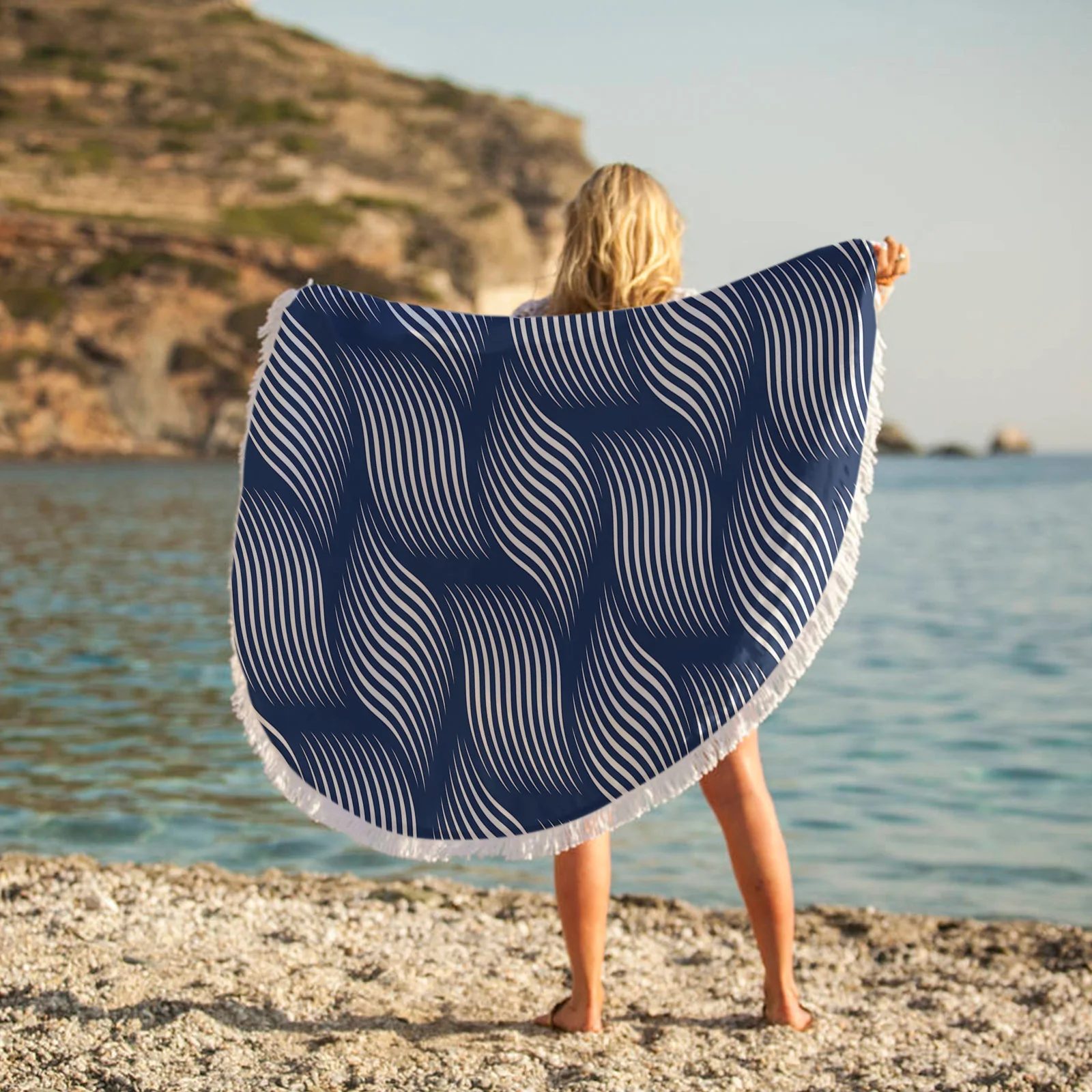 Пляжное полотенце из микрофибры с геометрическим рисунком волн быстросохнущее