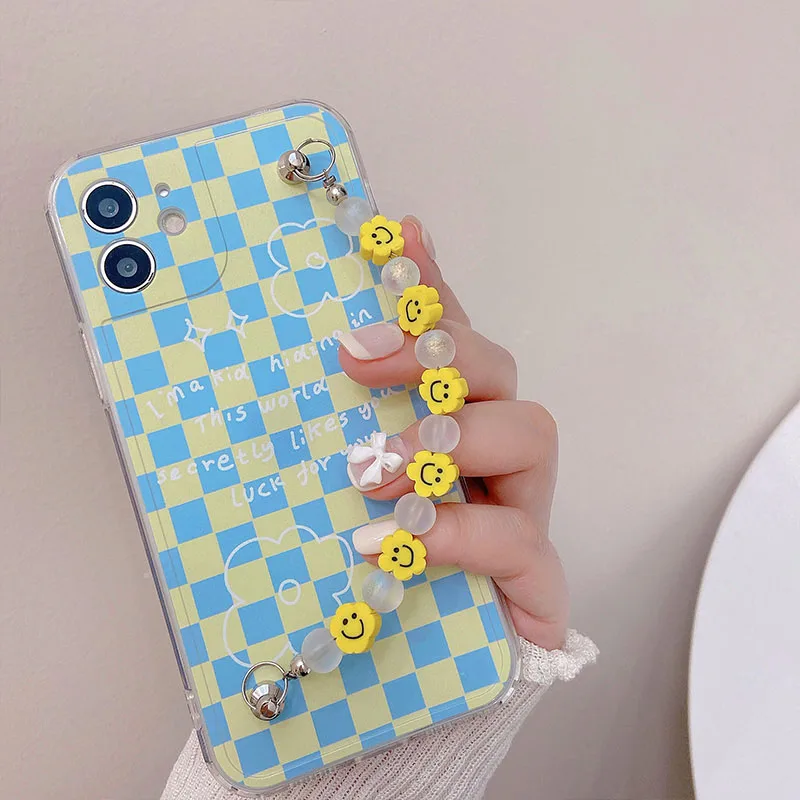 

Korean INS Checkerboard Lattice Smiley Flowers Bracelet Chain Soft Case For IPhone 12 7 8 Plus 11 Pro Max XR X XS Max Back Cover