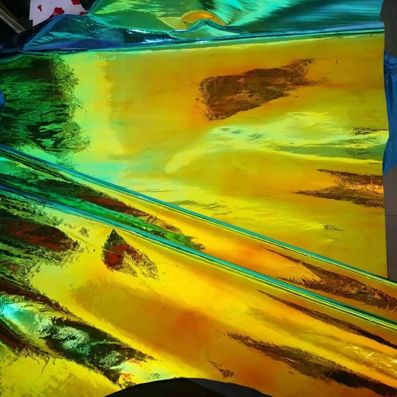 Голографическая зеркальная поверхность из натуральной воловьей кожи Farbic в