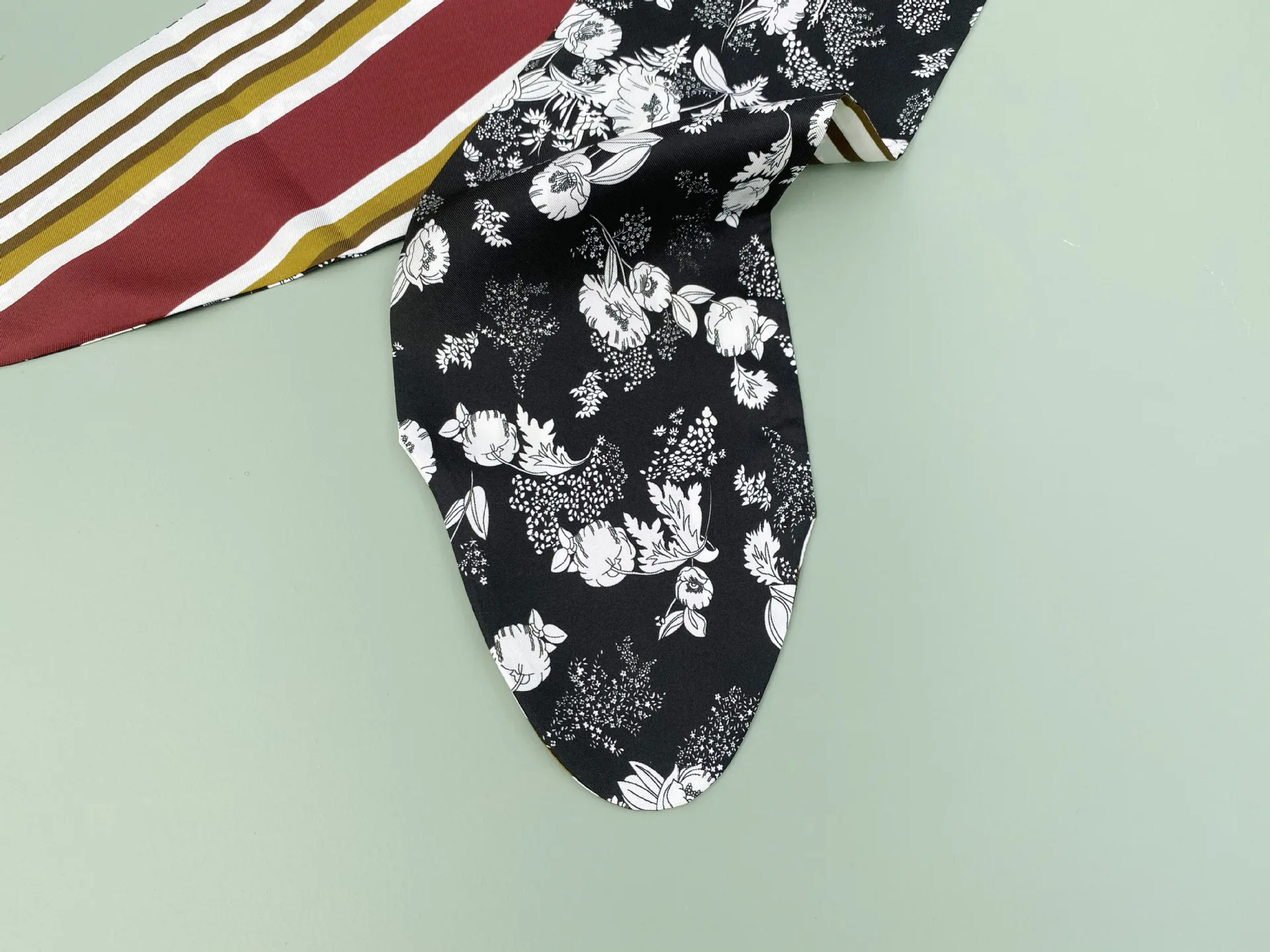 

14*122cm Double Layer Silk Long Silk Scarf Ladies Retro Small Ribbon Print Scarf Mulberry Silk Long Decorative Scarf