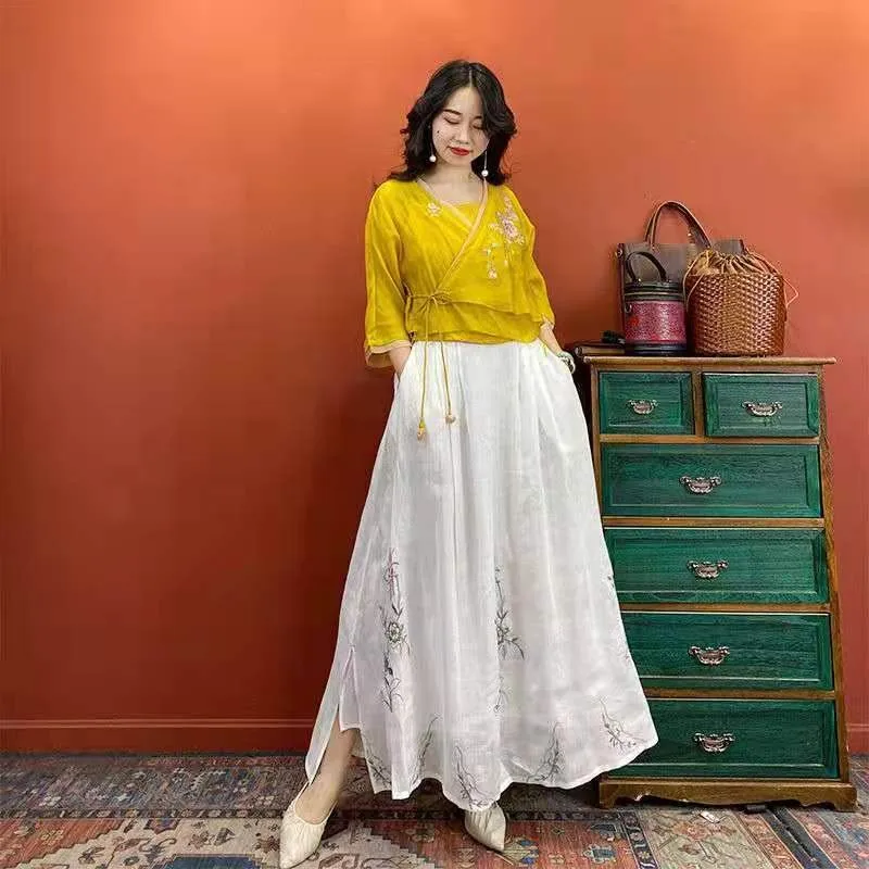 

New Summer Arts Style Women Casual Loose Half Sleeve V-neck Blouse Silk Cotton Open Stitch Floral Embroidery Short Shirts W224