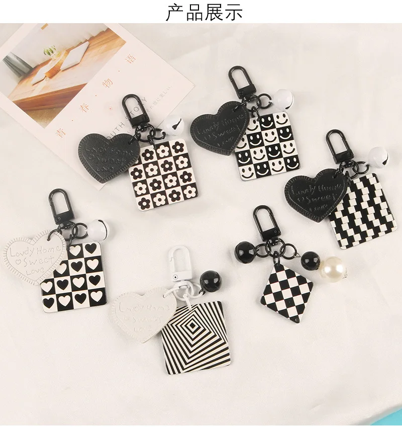 

Checkers Theme Keychain Cute Leather Heart Bell Pendant Key Chain Keyring Jewelry Gift for Friends Women Bag Key Accessory
