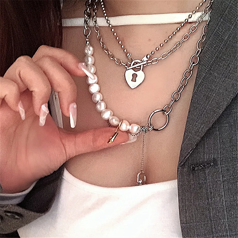 

Korean Style New Fashion Metal Lock Shape Pendant Necklaces Elegant Pearl Chain Pins Necklace for Women Anniversary Jewelry Punk