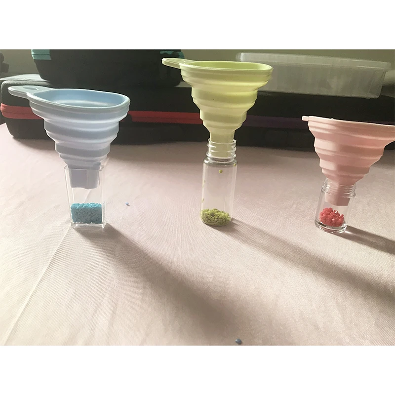 

1pcs diamond Embroidery Accessories Tool Convenient Foldable Silicone Funnel Diy Diamond Painting Tools Diamond Mosaic Tools